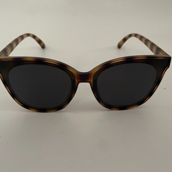 Oversized Tortoise Cat-Eye Polarized Sunglasses - Picture 1 of 10